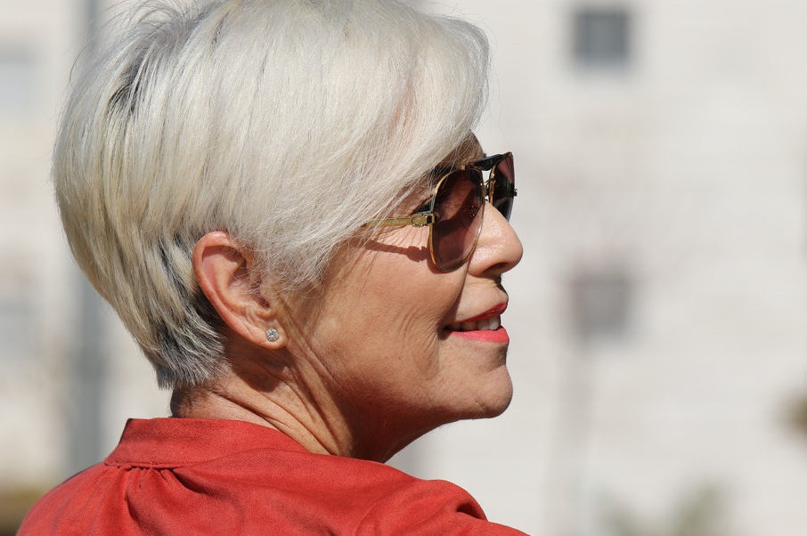 Are there any downsides to dental implants?